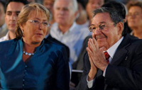 Los presidentes Raul Castro y Michelle Bachelet asisten a apertura de Feria del Libro